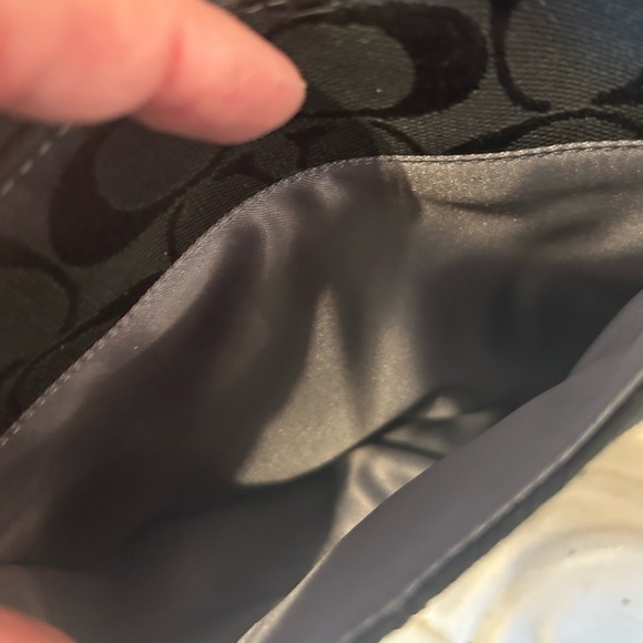 Coach Signature Black Shoulder Bag - Picture 4 of 6